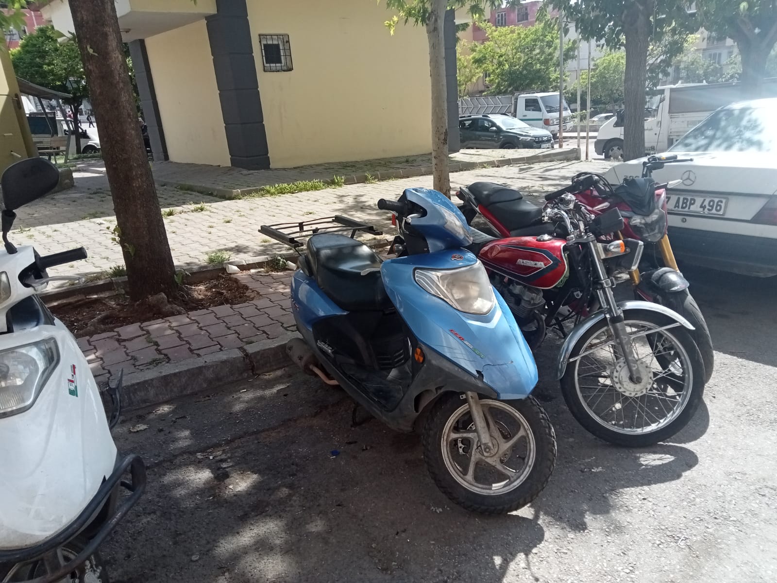 Motor Resmi